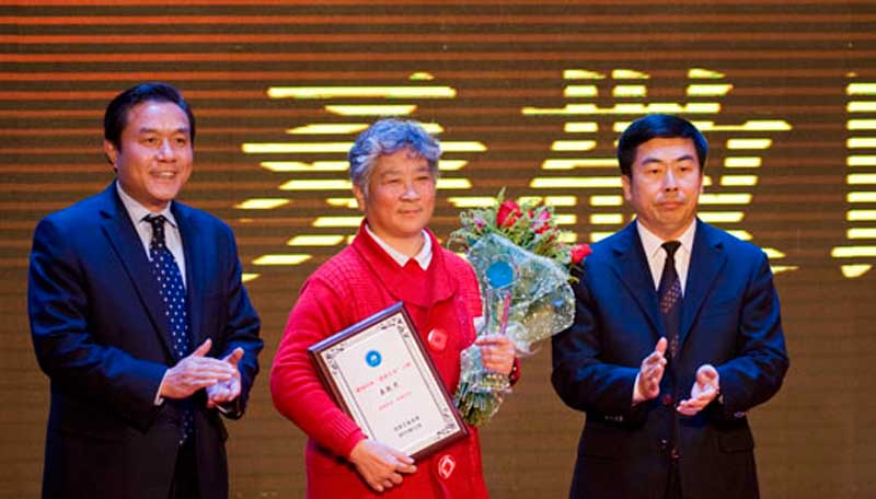 2011걱I(y)W(xu)eнУ50ꡰЄ(dng)C(jing)Y(jng)^ȫУУѵľW(wng)j(lu)ͶƱɣώu顰Є(dng)ʮ֮һv_(ti)ʥزϵW(xu)Sr(sh)SЌ(sh)`̎˸ǌW(xu)УoC(jing)~Ҳǌ̎Ŀ϶ίίӛo(j)ίӛԣ顰Є(dng)ɣC(jing)