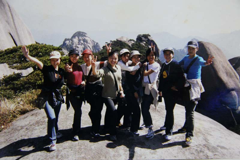 @ǻꎎW(xu)Ժg(sh)ϵ99ͮಿͬW(xu)ɽӰpӰĘഺ@ЩͬW(xu)ǻꎎW(xu)Ժg(sh)ϵһñ(dng)r50W(xu)ֻЎͷǎɂƬϵͬW(xu)ǎ@һĽ^(sh)ͬW(xu)˽̎λ^ڽ̌W(xu)ĵһ