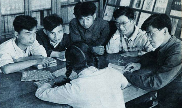ѩώ1930ӱƽˡ19548®I(y)ȡW(xu)Ї(gu)ŵČW(xu)о19579оI(y)䵽(ni)ɹŎW(xu)Ժ(ni)ɹŎW(xu)νϵŵČW(xu)Ρh֧(sh)ӛF(xin)ΝhϵڡZ(y)ČW(xu)БоTҪо?yn)Ї?gu)ŴČW(xu)ооʷӛ60dӚvȫ(gu)ʷӛӑ(hu)1993NʷӛČW(xu)ɾՓ塷һ(sh)1996걻u(png)(ni)ɹ΅^(q)ͨߵȌW(xu)У(yu)̲һȪ(jing) 