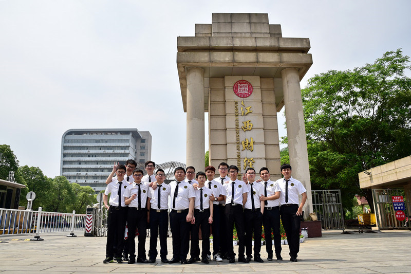 大學四年，最可貴的無非是兄弟情誼。 江西財經(jīng)大學 孫堅 攝