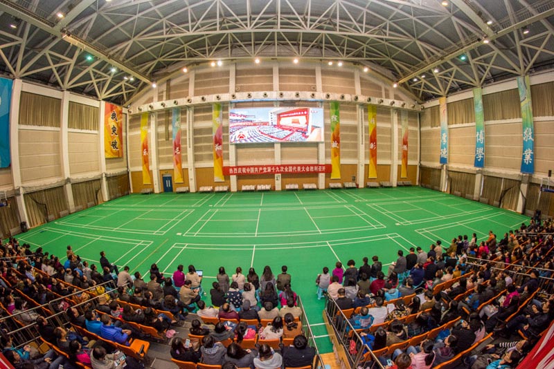 北京郵電大學近2000余名師生觀看十九大開幕會直播。