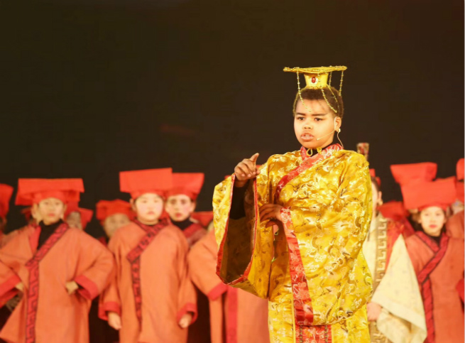 傳承歷史文化新形式：芳草學(xué)子用英語(yǔ)戲劇講中國(guó)故事【6】