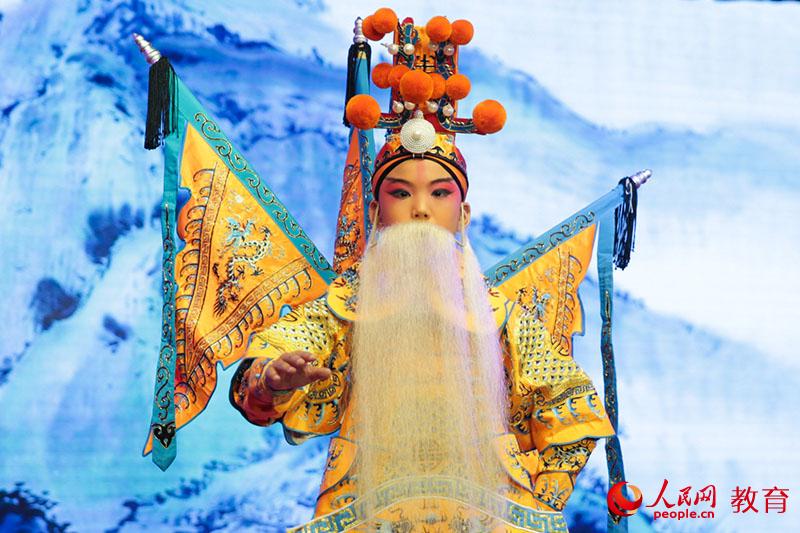 北京燈市口小學(xué)優(yōu)質(zhì)教育資源帶第二屆京劇社團(tuán)專場演出。吳晨 攝