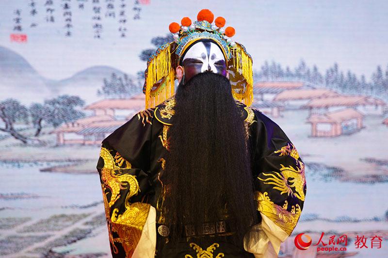 北京燈市口小學優(yōu)質(zhì)教育資源帶第二屆京劇社團專場演出。吳晨 攝