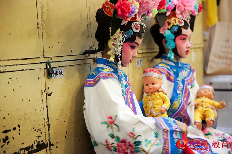 北京燈市口小學優(yōu)質教育資源帶第二屆京劇社團專場演出。吳晨 攝