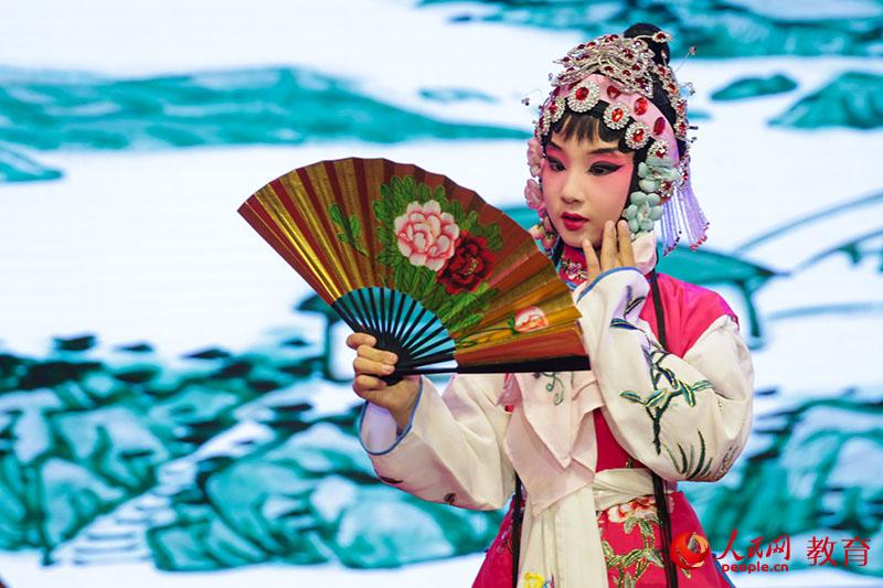 北京燈市口小學(xué)優(yōu)質(zhì)教育資源帶第二屆京劇社團(tuán)專場演出。吳晨 攝