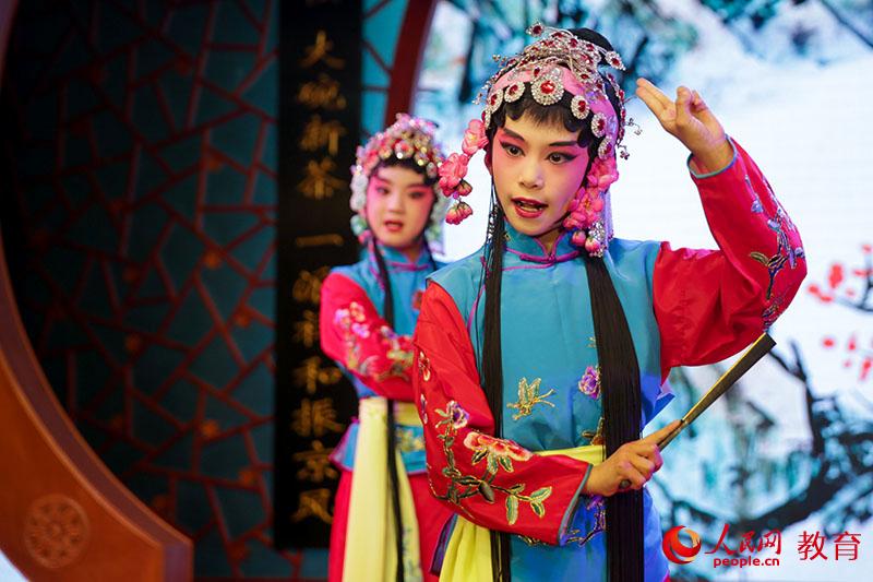 北京燈市口小學(xué)優(yōu)質(zhì)教育資源帶第二屆京劇社團(tuán)專場演出。吳晨 攝