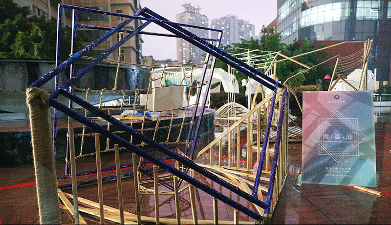 圖為作品《青·南·閣》，以木頭為材搭建出了3D版本的南開中學(xué)?；?。