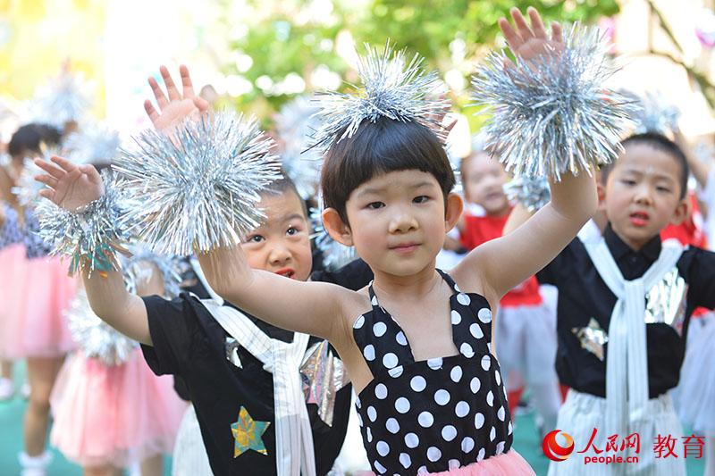 六一國際兒童節(jié)來臨之際，北京市第五幼兒園以“啟迪夢想、炫彩童年”為主題，舉行親子科技嘉年華活動(dòng)。熊旭 攝