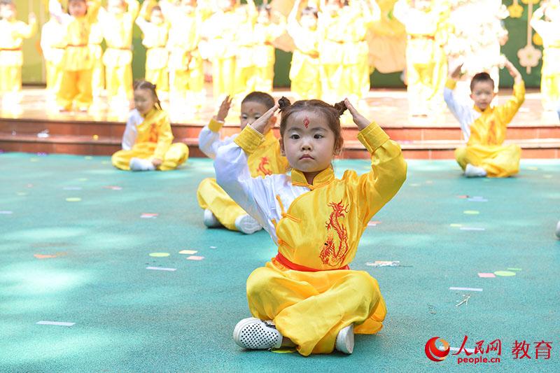 六一國際兒童節(jié)來臨之際，北京市第五幼兒園以“啟迪夢(mèng)想、炫彩童年”為主題，舉行親子科技嘉年華活動(dòng)。熊旭 攝