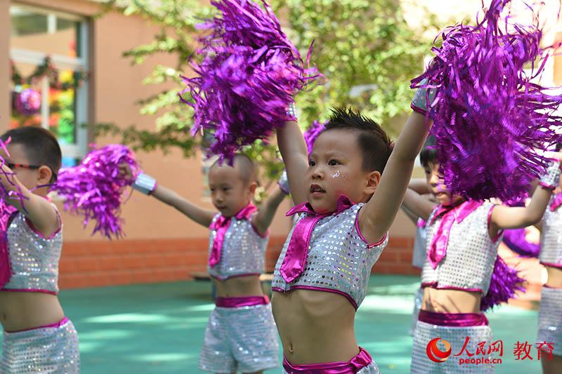 六一國際兒童節(jié)來臨之際，北京市第五幼兒園以“啟迪夢想、炫彩童年”為主題，舉行親子科技嘉年華活動。熊旭 攝