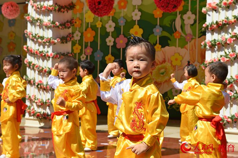 六一國際兒童節(jié)來臨之際，北京市第五幼兒園以“啟迪夢想、炫彩童年”為主題，舉行親子科技嘉年華活動(dòng)。熊旭 攝