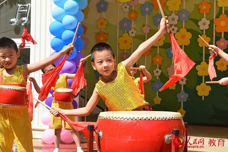 六一國(guó)際兒童節(jié)來(lái)臨之際，北京市第五幼兒園以“啟迪夢(mèng)想、炫彩童年”為主題，舉行親子科技嘉年華活動(dòng)。熊旭 攝