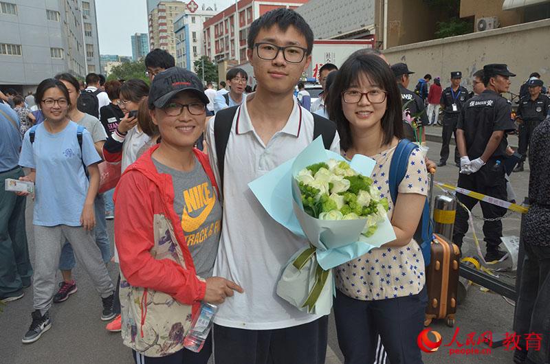 少年，願(yuàn)你取得優(yōu)異的成績(jī)！李依環(huán) 攝