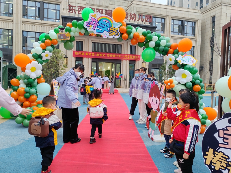 2月6日，武漢市東西湖觀瀾啟辰幼兒園孩子們陸續(xù)進(jìn)園。