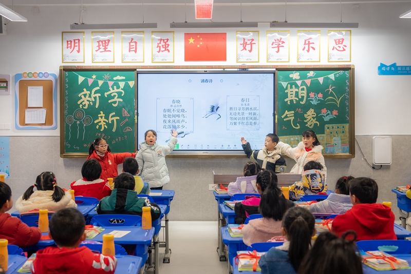 2月6日，武昌實驗小學(xué)臨空港分校（西校區(qū)）舉辦賞春詩活動。