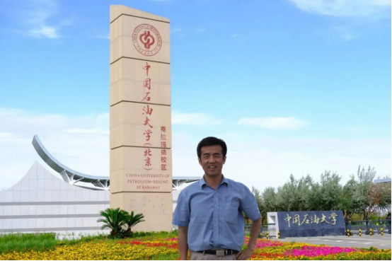 北京交通大學“銀齡教師”黃曉鳴。校方供圖