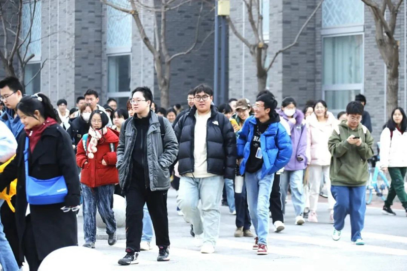 北京中醫(yī)藥大學(xué)開學(xué)第一天。北京中醫(yī)藥大學(xué)供圖