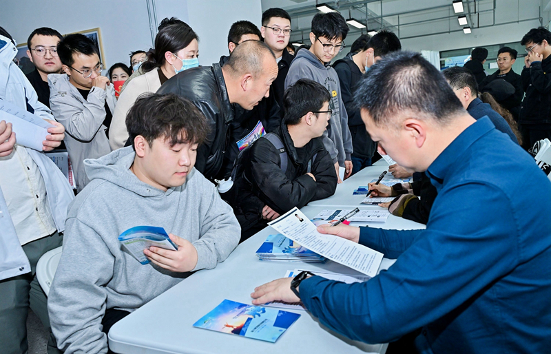 蘭州大學(xué)舉行2024屆畢業(yè)生大型春季綜合雙選會(huì)。校方供圖