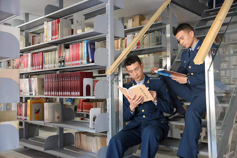 空軍工程大學(xué)信息與導(dǎo)航學(xué)院舉辦第十二屆校園讀書月活動(dòng)。學(xué)校供圖