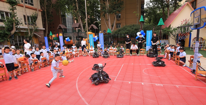 西北工業(yè)大學(xué)幼兒園舉行“小小探索者 大大科學(xué)夢”科技節(jié)活動。園方供圖