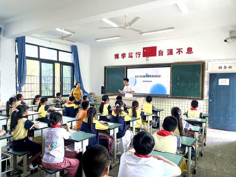 工信部直屬高校學子共赴之江小學開展科普實踐。校方供圖