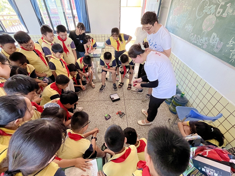 工信部直屬高校學(xué)子共赴之江小學(xué)開展科普實踐。校方供圖