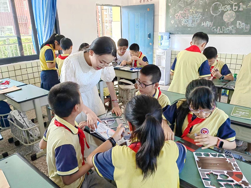 工信部直屬高校學子共赴之江小學開展科普實踐。校方供圖