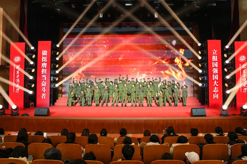 北京工商大學(xué)舉行紀(jì)念“一二·九”運(yùn)動89周年大會。校方供圖
