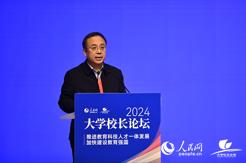 北京外國語大學黨委副書記賈德忠。人民網(wǎng)記者 任峰濤攝
