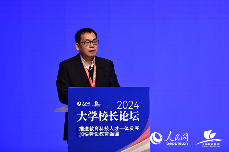 山東財經(jīng)大學黨委副書記、校長洪俊杰。人民網(wǎng)記者 任峰濤攝