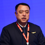     馬建新    中國(guó)民用航空飛行學(xué)院黨委常委、副院長(zhǎng)以?shī)^擊者為先的態(tài)度落實(shí)立德樹(shù)人根本任務(wù)，以創(chuàng)新者強(qiáng)的行動(dòng)統(tǒng)籌推進(jìn)民航人才培養(yǎng)的中國(guó)式現(xiàn)代化之路，堅(jiān)持為黨育人、為國(guó)育才，為中國(guó)民航培養(yǎng)更多合格的建設(shè)者和接班人。