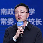    王懷勇    西南政法大學(xué)黨委常委、副校長(zhǎng)拔尖創(chuàng)新人才培養(yǎng)和高?？萍紕?chuàng)新是相輔相成、一體兩面。注重拔尖創(chuàng)新人才培養(yǎng)有助于培養(yǎng)更多能夠發(fā)現(xiàn)學(xué)科和專(zhuān)業(yè)規(guī)律，敏銳捕捉學(xué)科前沿核心問(wèn)題的人才，從而推動(dòng)科技創(chuàng)新。
