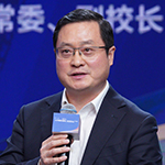    鄭承軍    北京第二外國(guó)語(yǔ)學(xué)院黨委常委、副校長(zhǎng)拔尖人才關(guān)鍵在于“拔”字，要不拘一格降人才。對(duì)于拔尖人才，要注重專(zhuān)業(yè)素養(yǎng)、探索精神、學(xué)科交叉和創(chuàng)新能力。