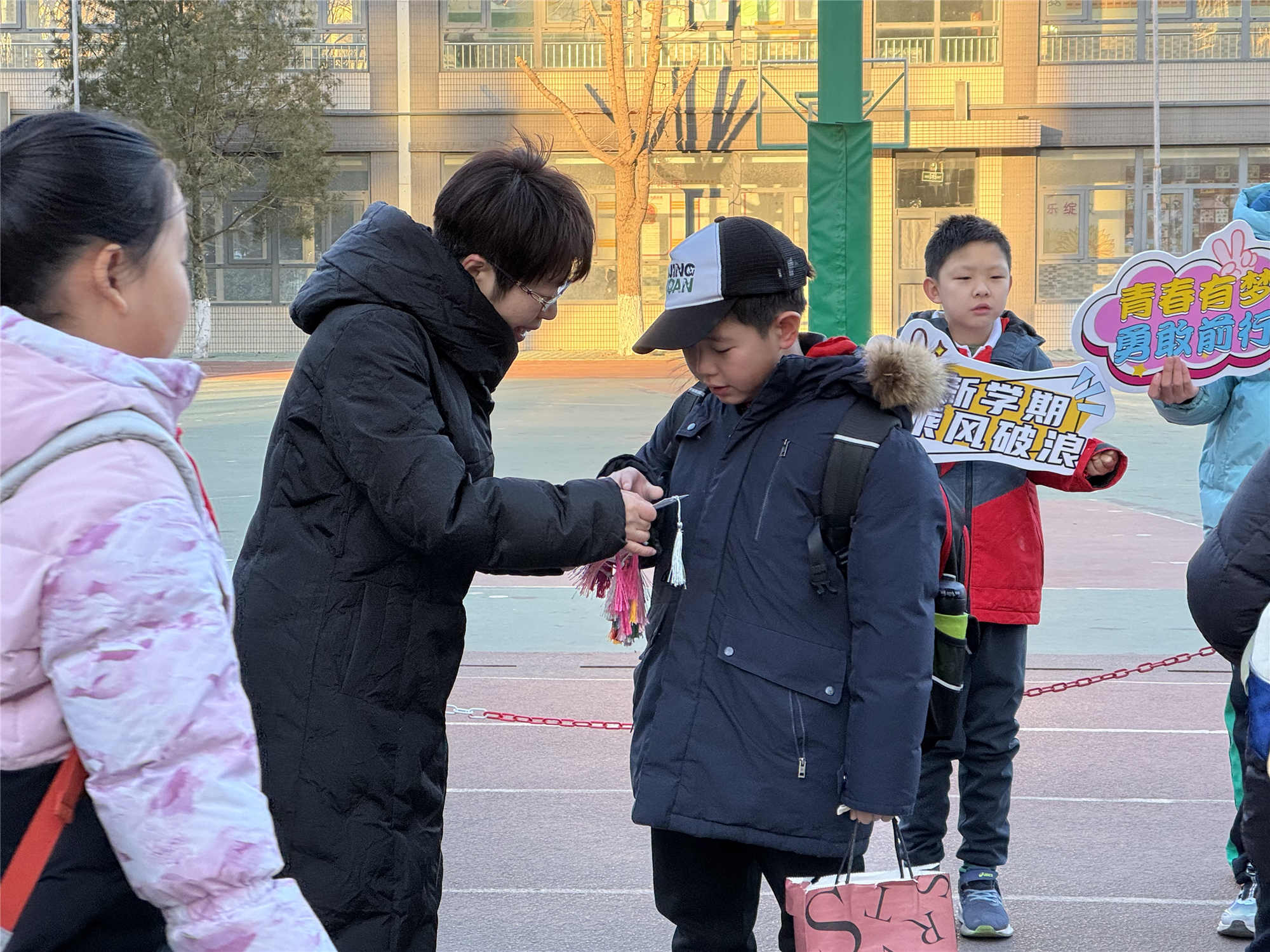 北京市朝陽區(qū)垂楊柳中心小學(xué)金都分校迎開學(xué)。校方供圖
