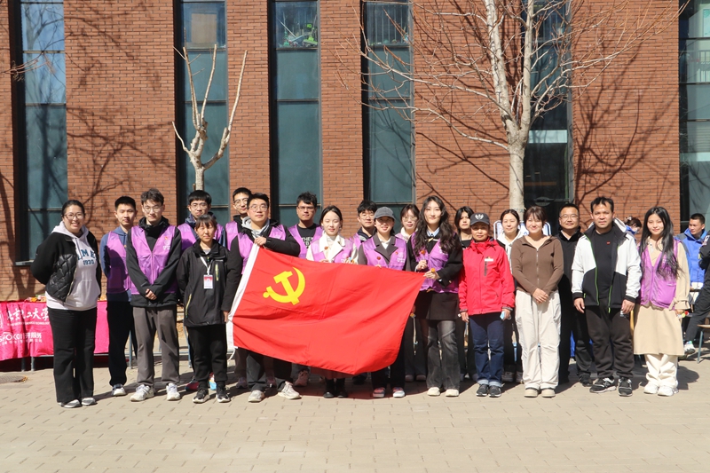北京化工大學舉行“鋒行校園暖人心 青春奉獻零距離”雷鋒月主題活動。北京化工大學供圖