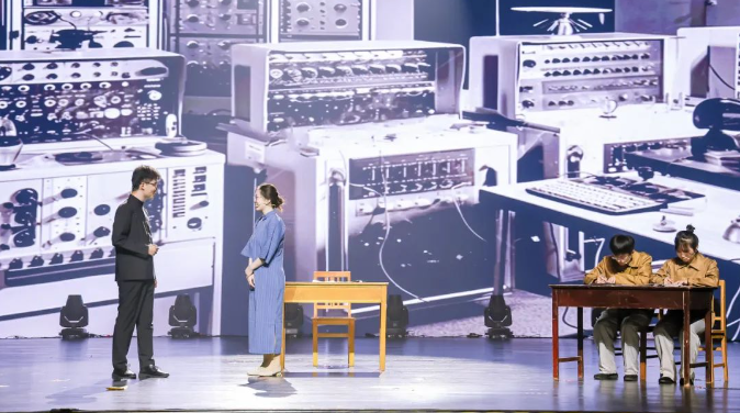 第二屆弘揚“兩彈一星”精神話劇大賽決賽現(xiàn)場。學(xué)校供圖
