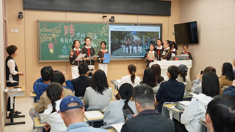 首都師范大學(xué)實(shí)驗小學(xué)“校園開放日”活動舉辦。校方供圖