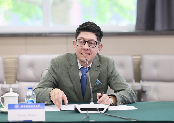 哥倫比亞教育部長丹尼爾﹒羅哈斯一行訪問北京航空航天大學(xué)。北航供圖