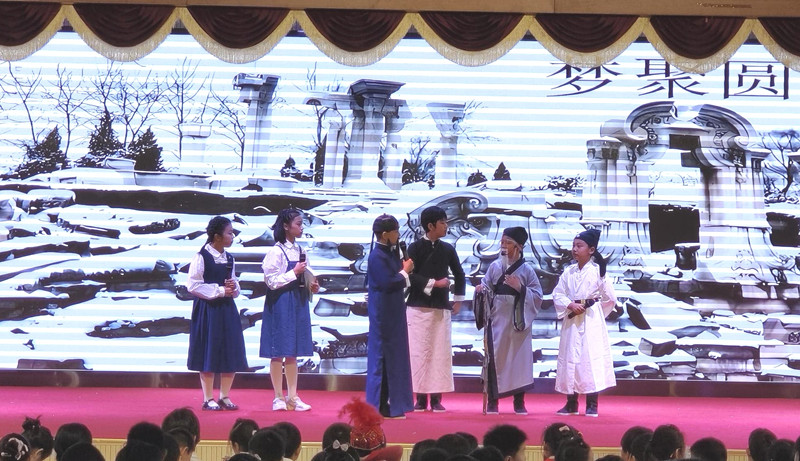 北京市第十八中學(xué)時光學(xué)校舉辦慶六一文藝展演。校方供圖