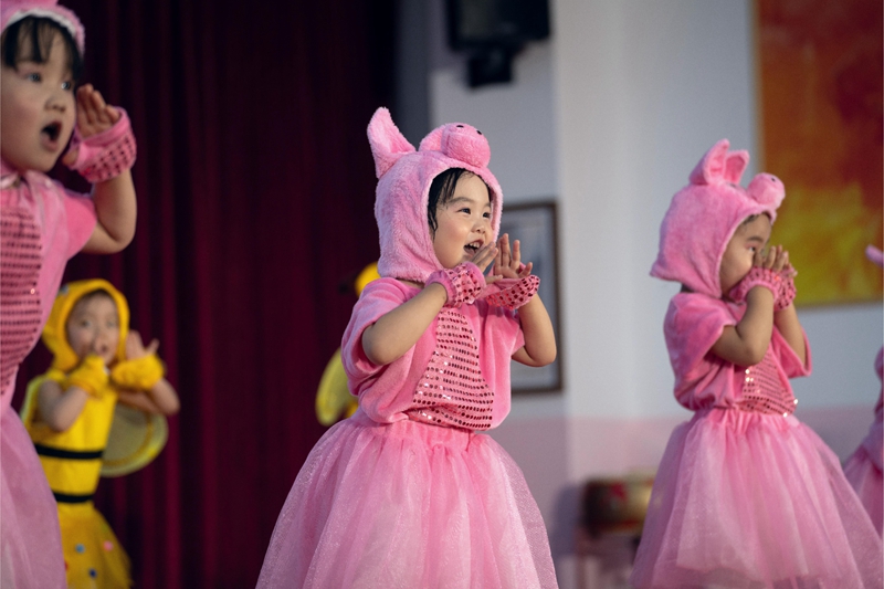 北京大學(xué)醫(yī)學(xué)部幼兒園“手拉手、心連心，快樂共成長”主題活動現(xiàn)場。園方供圖
