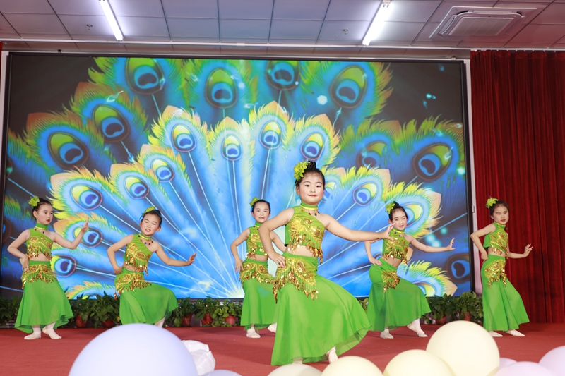 北京大學醫(yī)學部幼兒園“手拉手、心連心，快樂共成長”主題活動現(xiàn)場。園方供圖