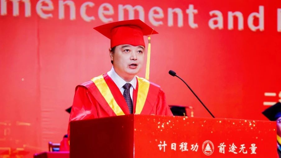 中國計(jì)量大學(xué)黨委書記徐江榮。校方供圖
