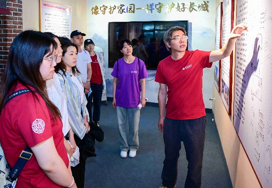 北京建筑大學將“再上一堂思政課”講臺搬到長城保護一線石峽村
