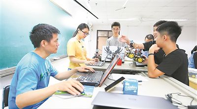  圖為北京交通大學(xué)軟件學(xué)院2024年暑假小學(xué)期實(shí)訓(xùn)場(chǎng)景。受訪單位供圖