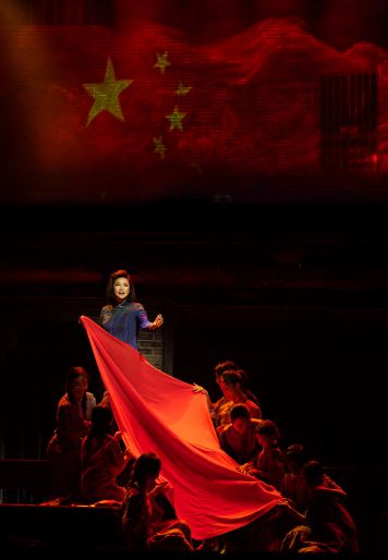 學(xué)校首部原創(chuàng)音樂(lè)劇《江姐》在劇院公演，向懷柔區(qū)開(kāi)放觀演